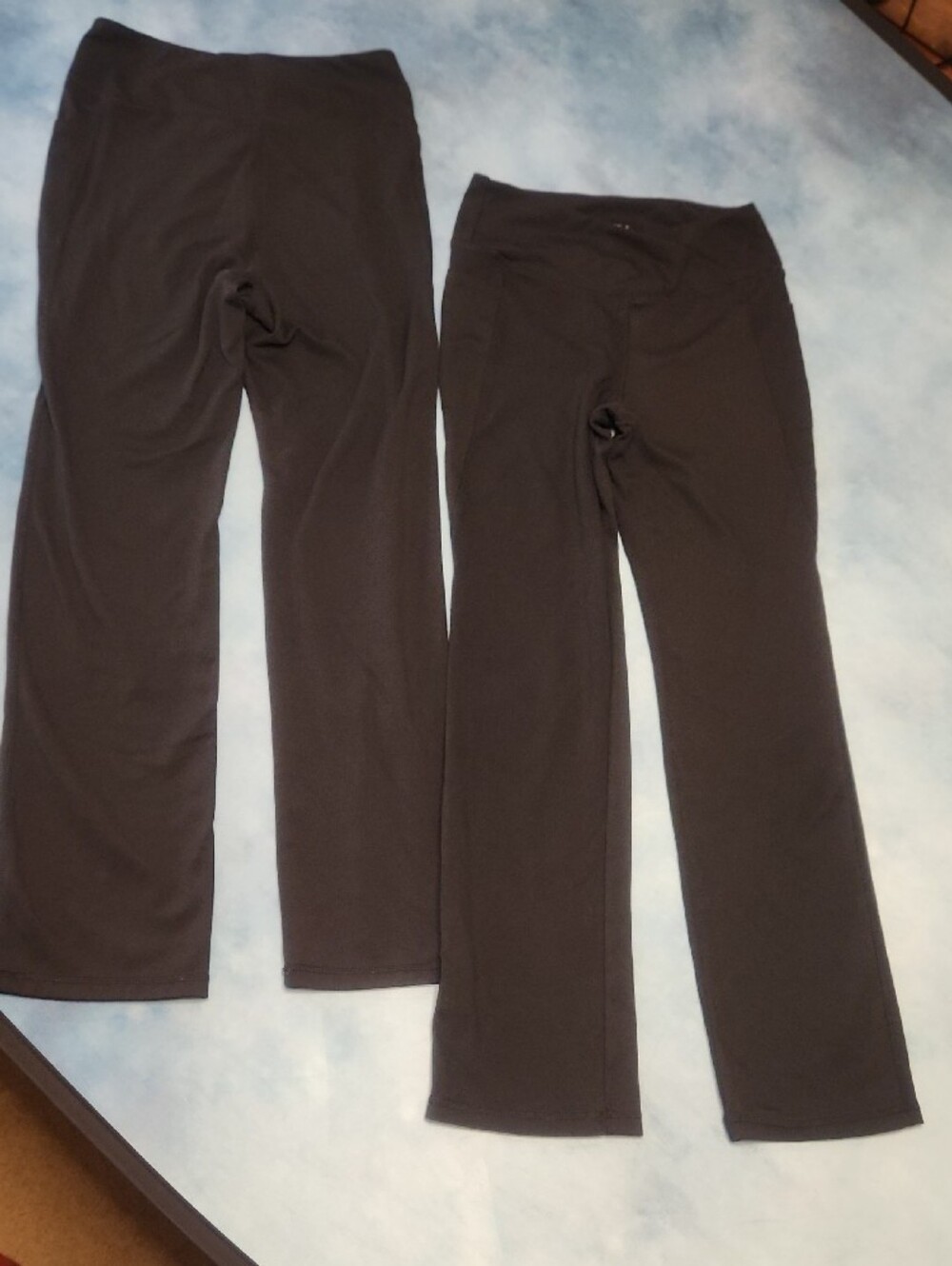 Jockey Ladies Crosswaist Yoga Pants 2 Pair Medium - Picture 2 of 11